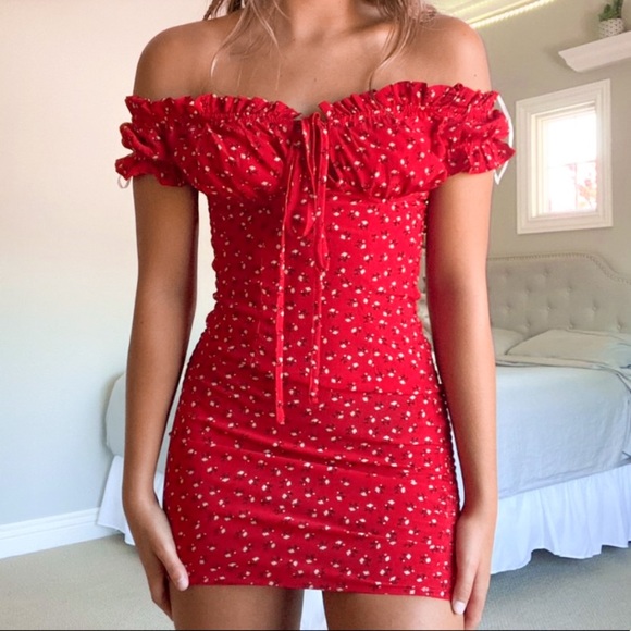 *SOLD ON DEPOP* red floral off the shoulder dress - Picture 8 of 9
